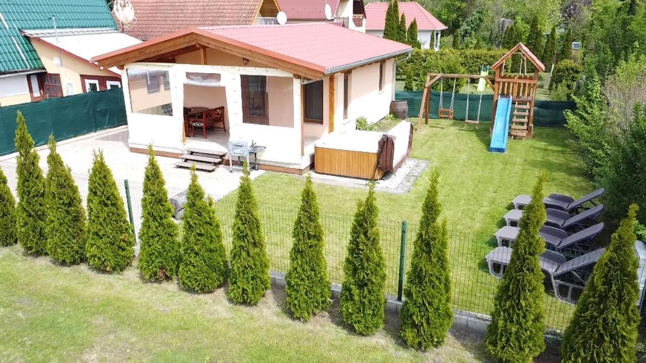 BalatonmáriafürdőHullam Nyaraloアパートメント エクステリア 写真